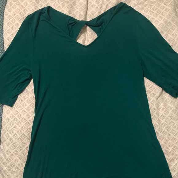 Twist back turquoise top! Fitted 3/4 sleeve - Picture 2 of 2